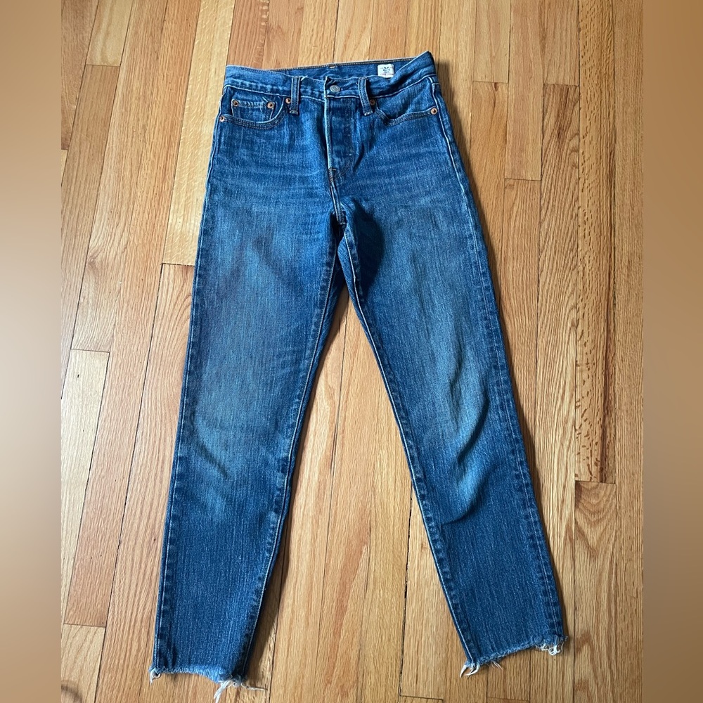 Levis wedgie fit w 26 medium dark wash